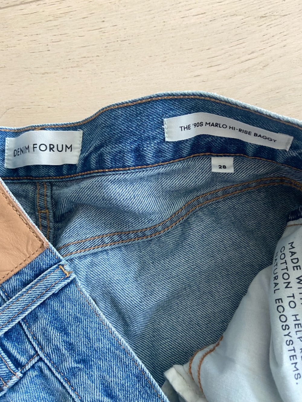 Aritzia DENIM FORUM 90s Marlo Hi-Rise Baggy Jeans 28 Faded Wash 29 1/4” Inseam - Picture 5 of 10
